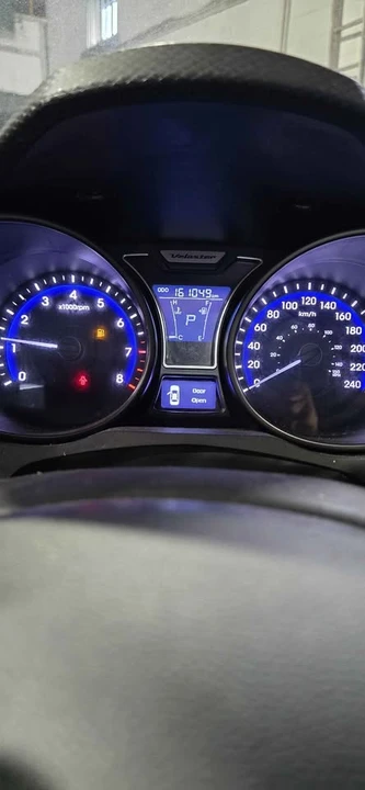 2013 Hyundai Veloster - Image 2 of 6