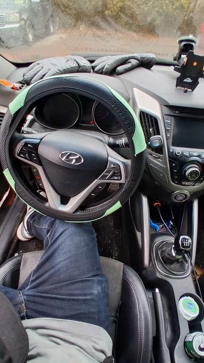 2013 Hyundai Veloster - Image 3 of 4