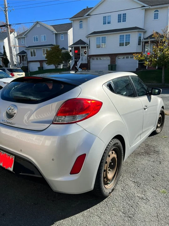 2013 Hyundai Veloster - Image 2 of 8