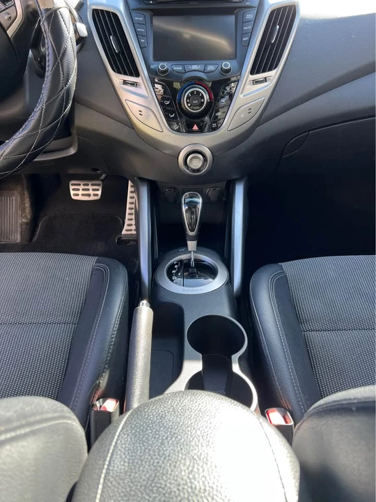 2013 Hyundai Veloster - Image 5 of 8