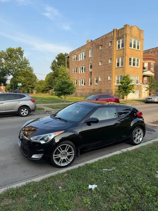 2013 Hyundai Veloster - Image 2 of 3