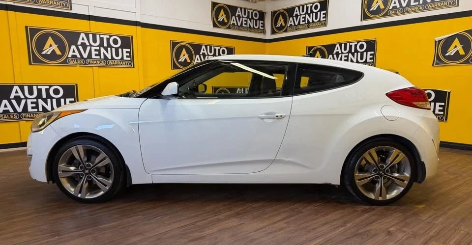 2013 Hyundai Veloster - Image 2 of 15