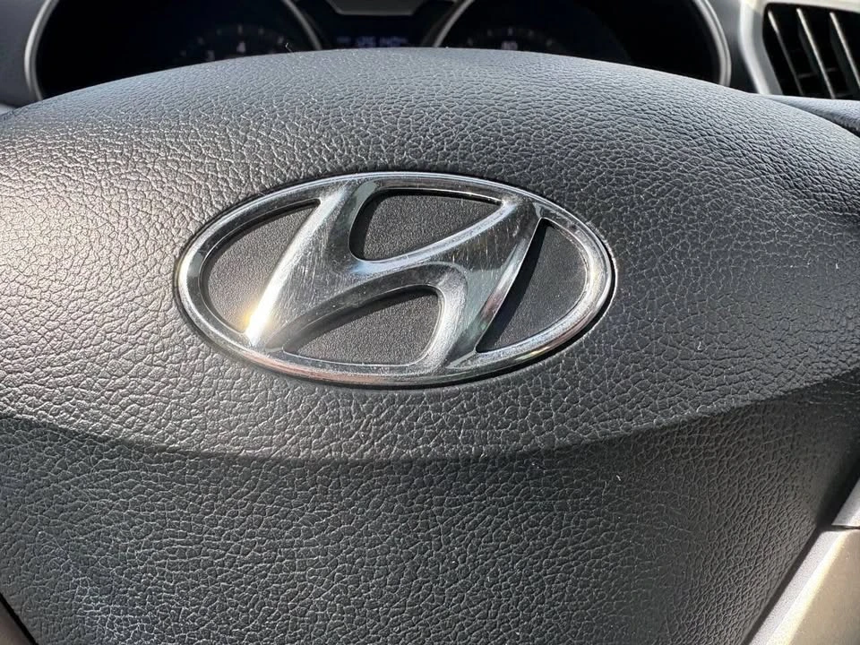 2013 Hyundai Veloster - Image 17 of 18