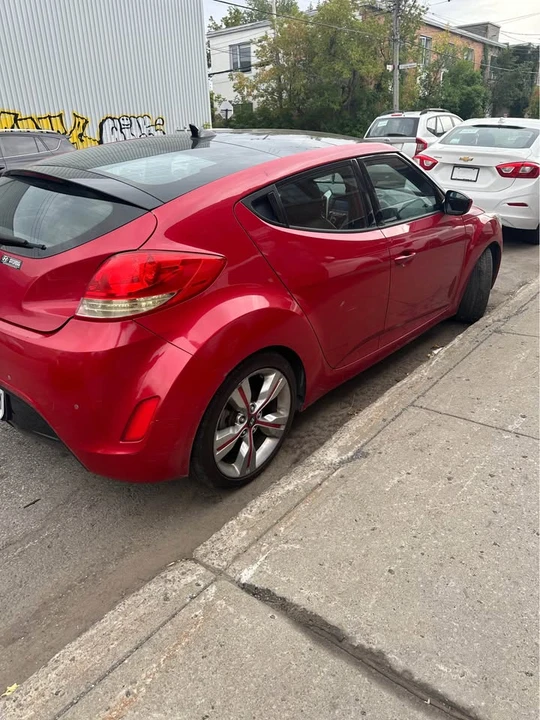 2013 Hyundai Veloster - Image 2 of 5