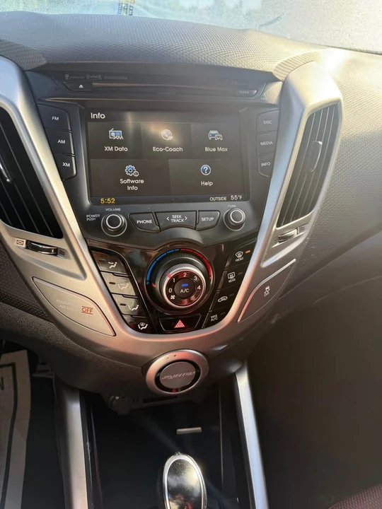 2013 Hyundai Veloster - Image 12 of 18