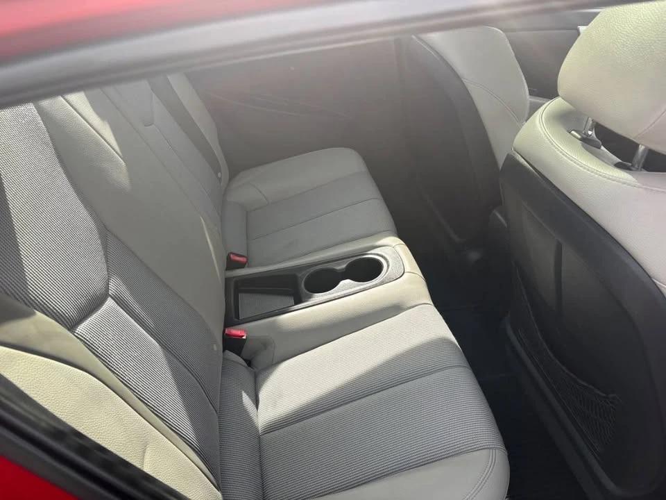 2013 Hyundai Veloster - Image 11 of 18