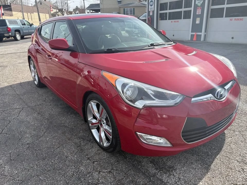 2013 Hyundai Veloster - Image 2 of 18
