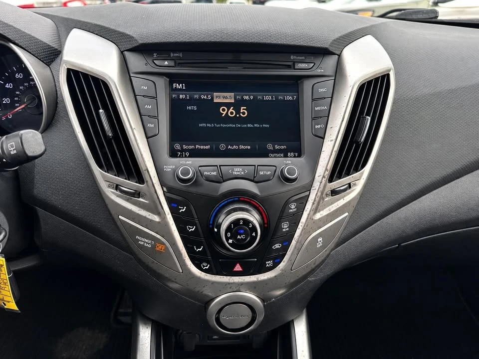 2013 Hyundai Veloster - Image 11 of 18