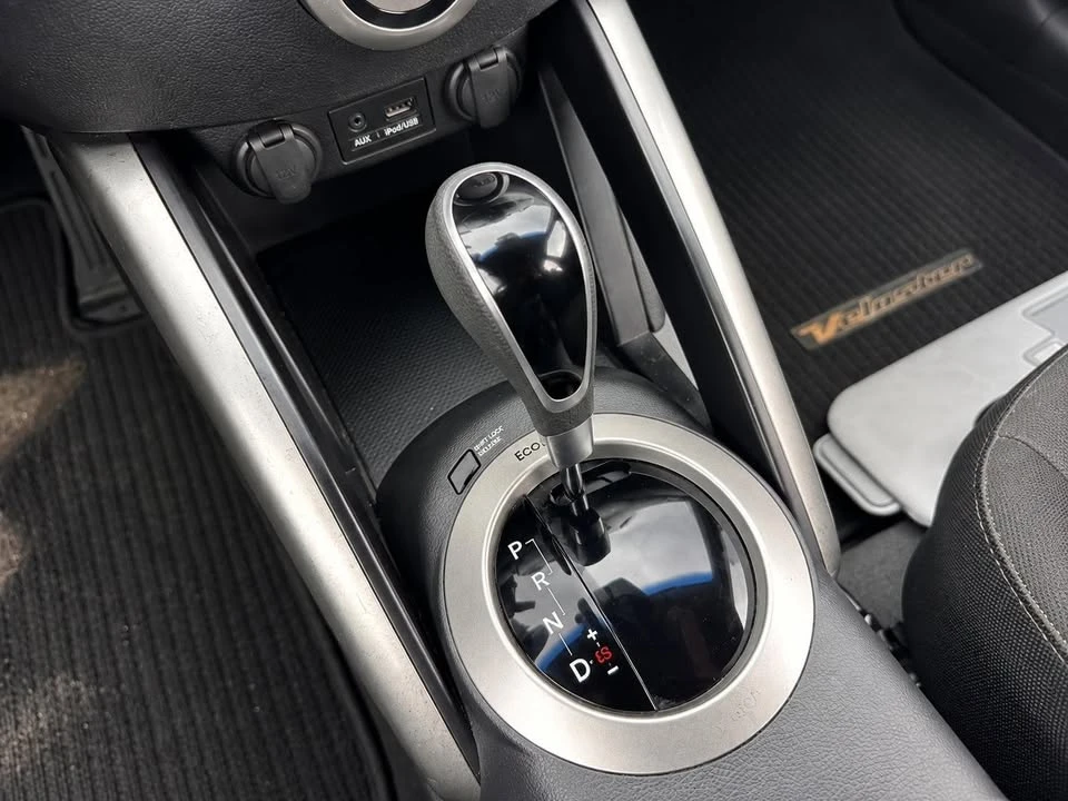 2013 Hyundai Veloster - Image 10 of 18