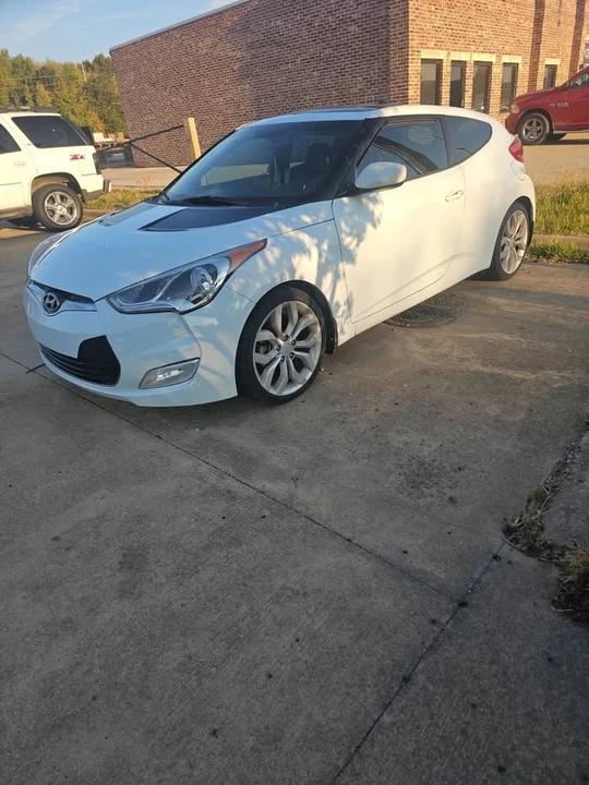 2013 Hyundai Veloster - Image 2 of 5