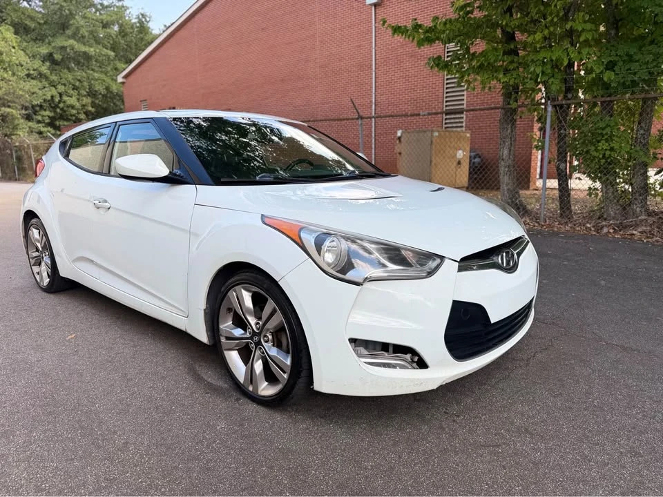 2013 Hyundai Veloster - Image 2 of 20