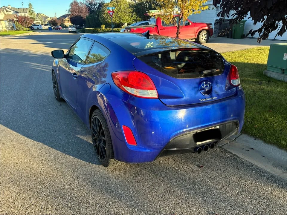2013 Hyundai Veloster - Image 2 of 13