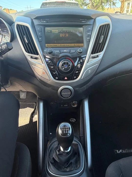 2013 Hyundai Veloster - Image 8 of 12