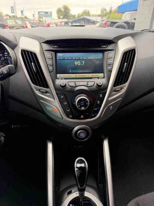 2013 Hyundai Veloster - Image 11 of 14