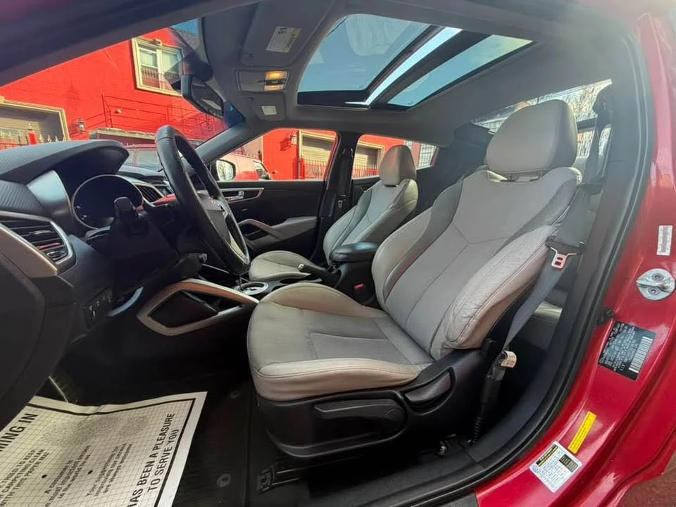 2013 Hyundai Veloster - Image 10 of 12