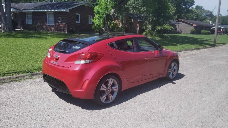 2013 Hyundai Veloster - Image 2 of 9