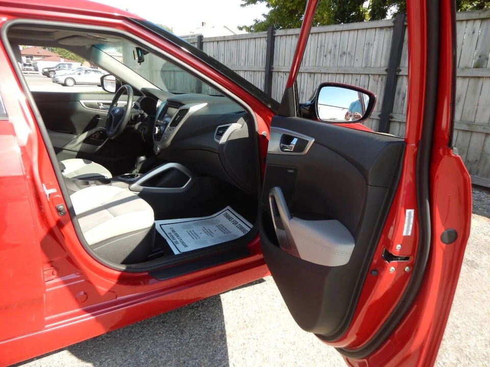 2013 Hyundai Veloster - Image 29 of 31