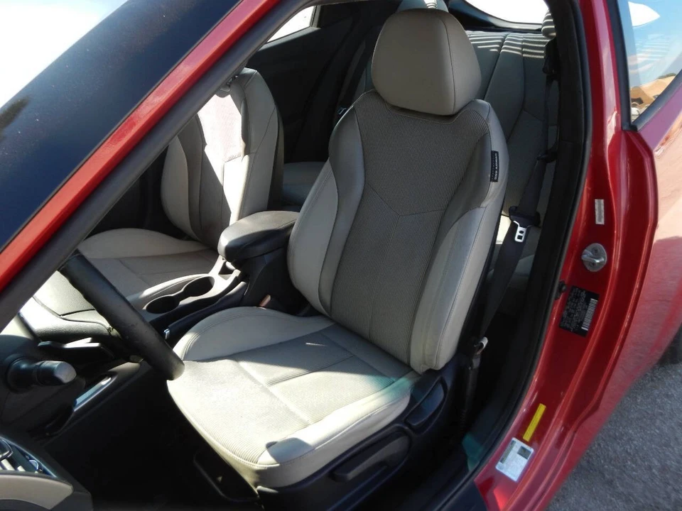 2013 Hyundai Veloster - Image 27 of 31