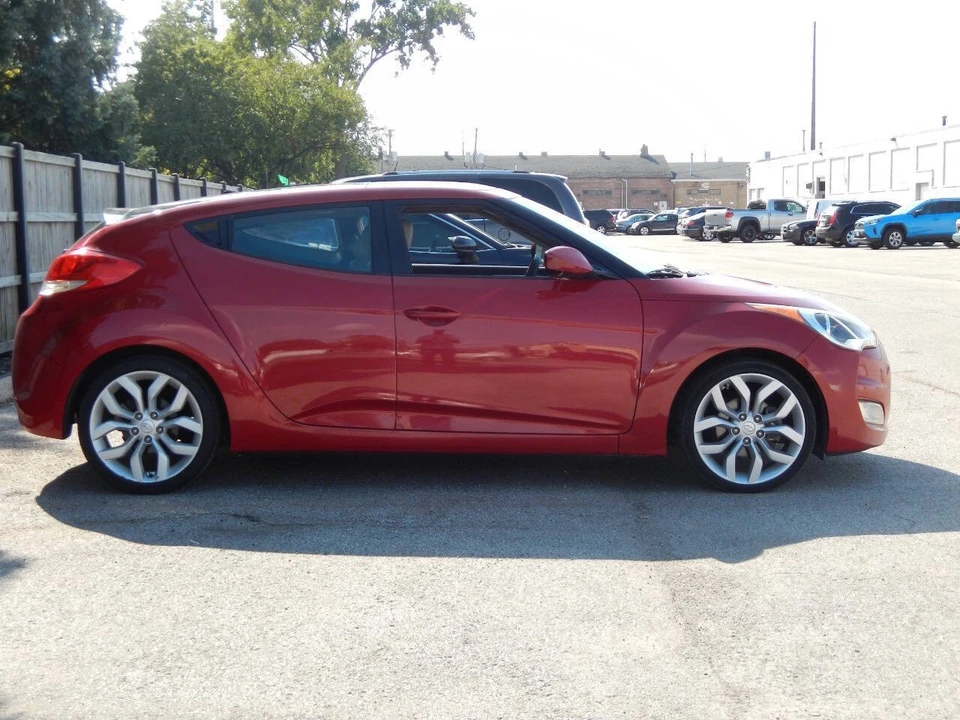 2013 Hyundai Veloster - Image 11 of 31