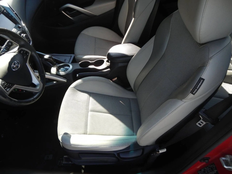 2013 Hyundai Veloster - Image 3 of 31