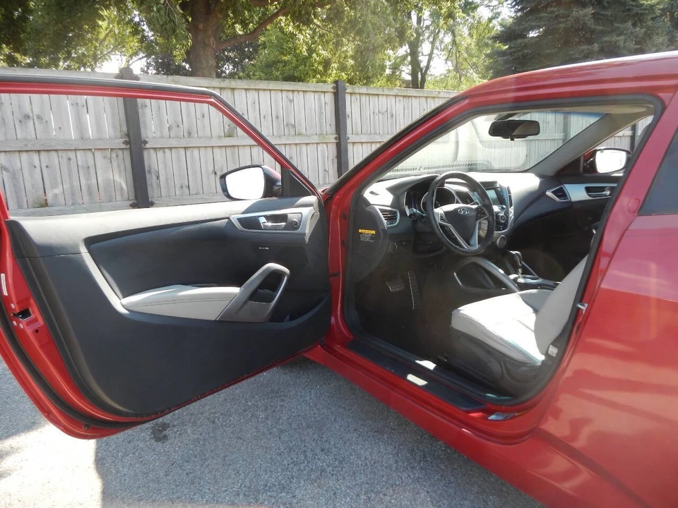 2013 Hyundai Veloster - Image 24 of 31