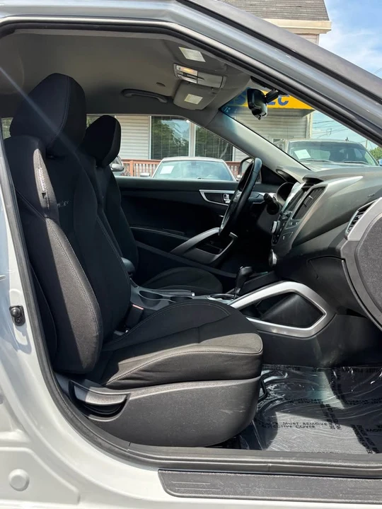 2013 Hyundai Veloster - Image 10 of 20