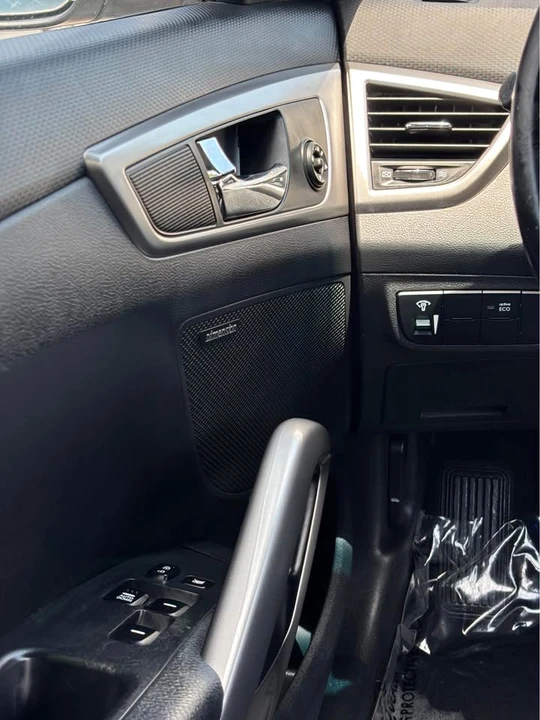 2013 Hyundai Veloster - Image 18 of 20