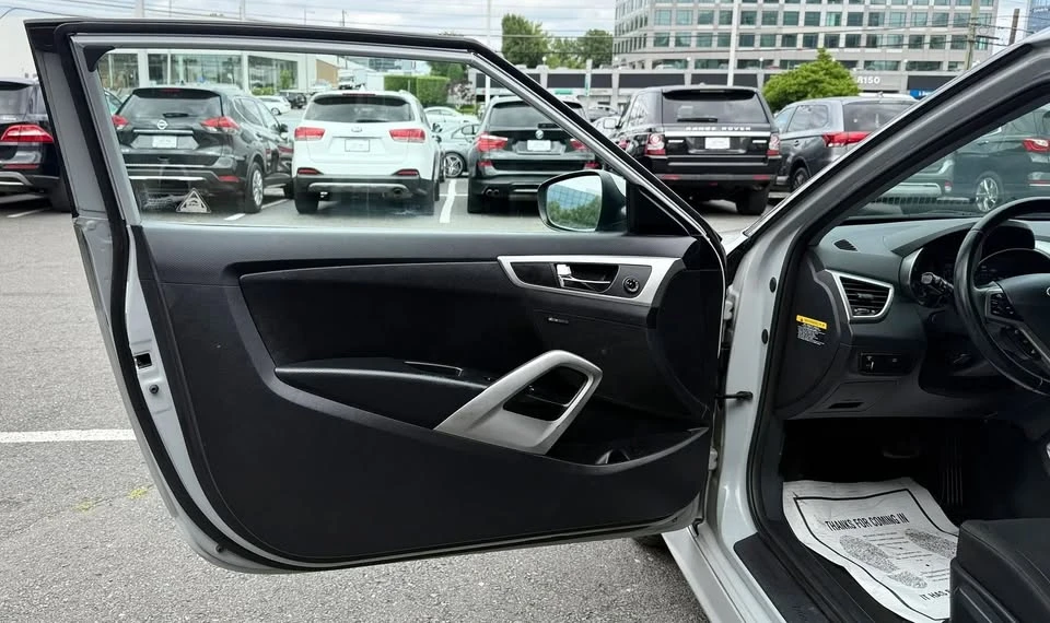 2013 Hyundai Veloster - Image 9 of 20