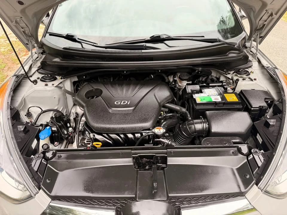 2013 Hyundai Veloster - Image 10 of 19