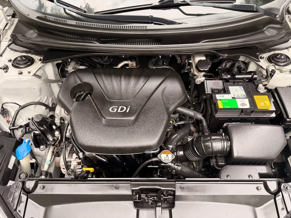 2013 Hyundai Veloster - Image 8 of 19