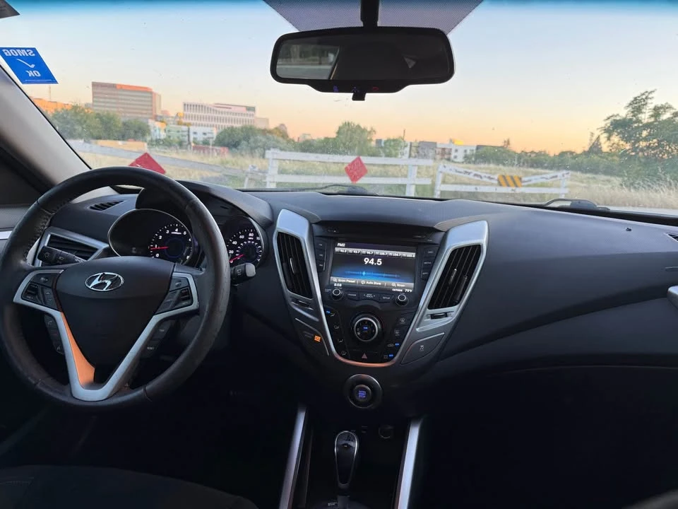 2013 Hyundai Veloster - Image 12 of 17