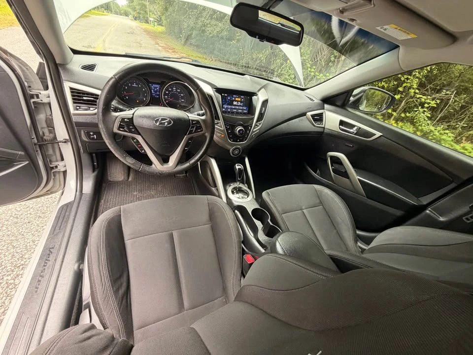 2013 Hyundai Veloster - Image 18 of 19
