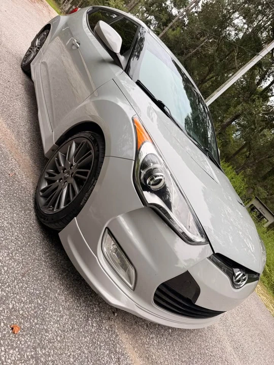 2013 Hyundai Veloster - Image 2 of 19