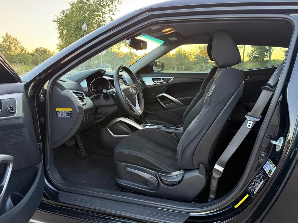 2013 Hyundai Veloster - Image 9 of 17