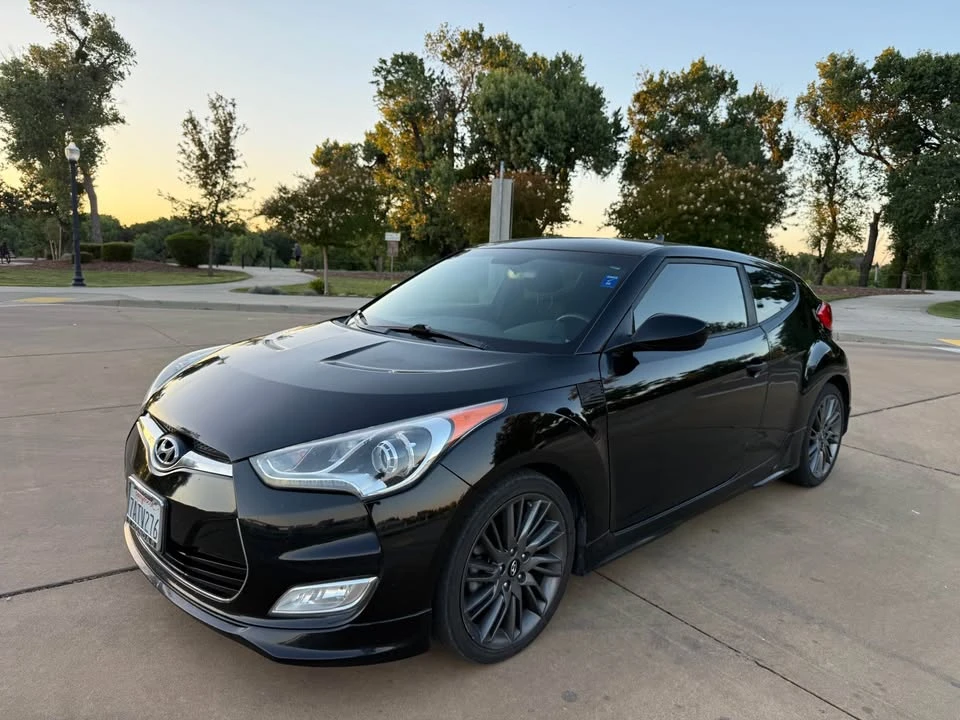 2013 Hyundai Veloster - Image 2 of 17