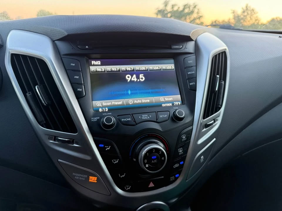 2013 Hyundai Veloster - Image 16 of 17