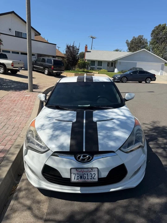 2013 Hyundai Veloster - Image 2 of 9