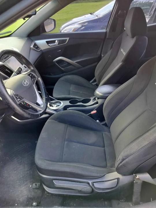 2013 Hyundai Veloster - Image 9 of 10