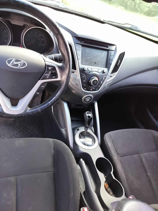 2013 Hyundai Veloster - Image 7 of 10
