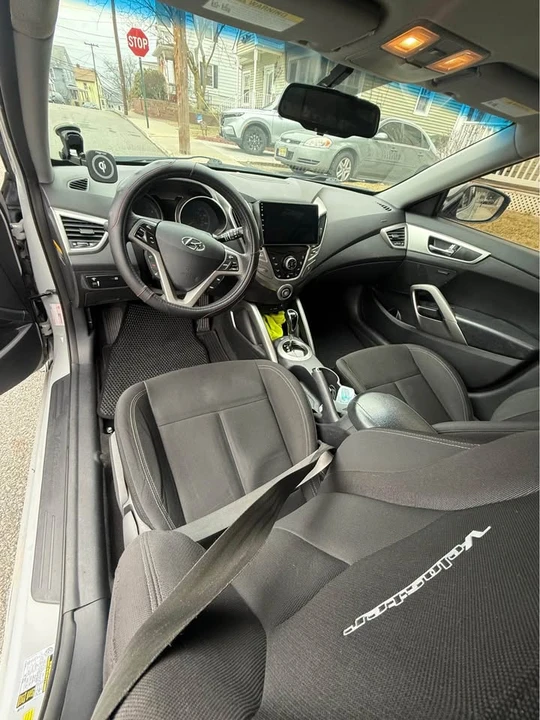 2013 Hyundai Veloster - Image 4 of 4
