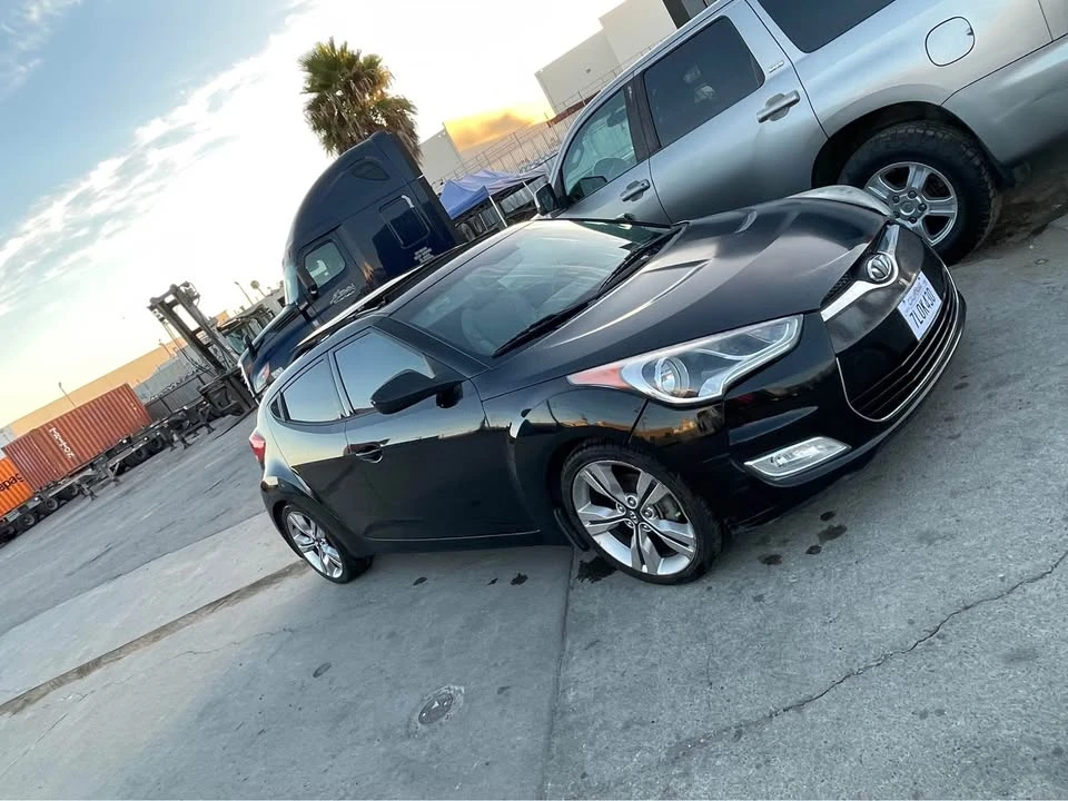 2013 Hyundai Veloster - Image 2 of 15
