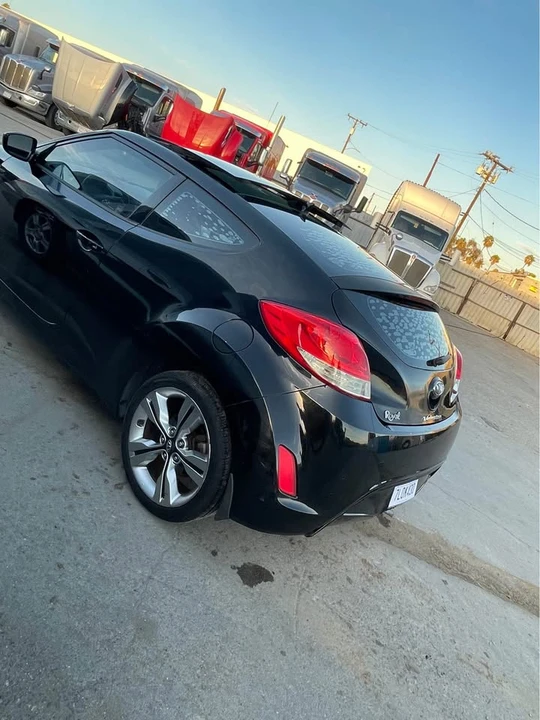 2013 Hyundai Veloster - Image 11 of 15