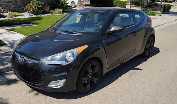 2013 Hyundai Veloster - Image 2 of 12