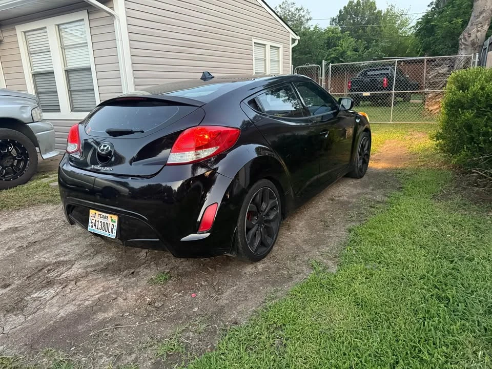 2013 Hyundai Veloster - Image 2 of 11