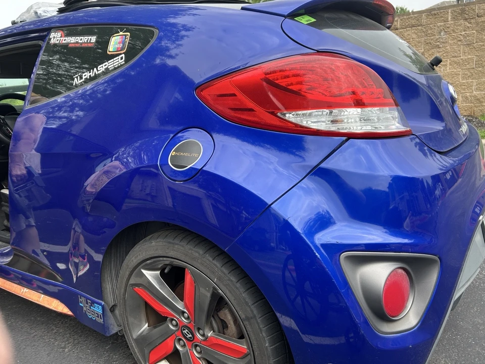 2013 Hyundai Veloster - Image 2 of 19