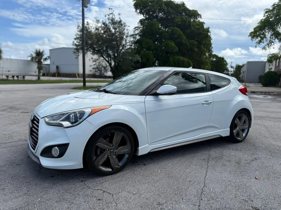 2013 Hyundai Veloster - Image 2 of 11