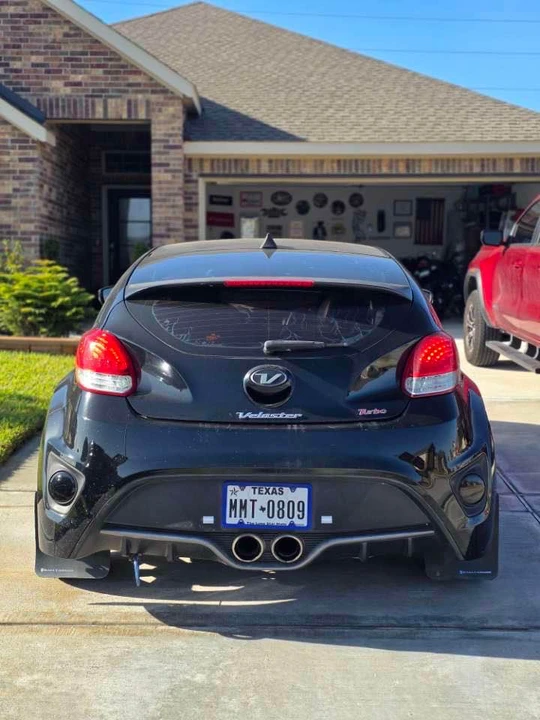 2013 Hyundai Veloster - Image 2 of 9