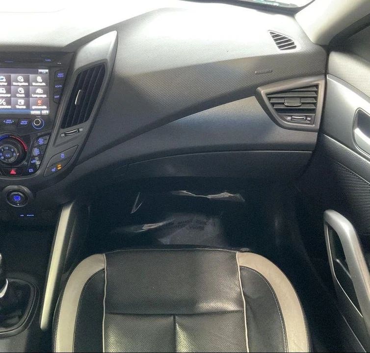 2013 Hyundai Veloster - Image 18 of 20