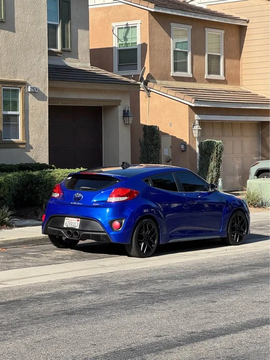 2013 Hyundai Veloster - Image 2 of 5