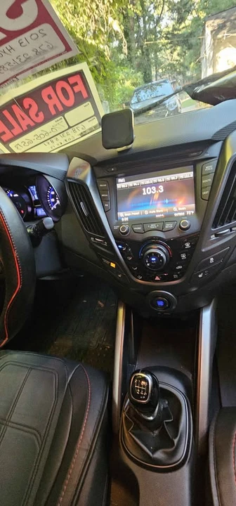 2013 Hyundai Veloster - Image 2 of 11